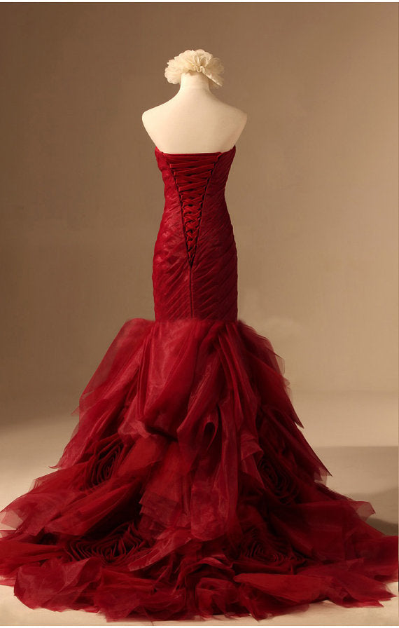 Robe de soirée spéciale en organza faite à la main, coupe sirène avec décolleté en cœur, rouge vin