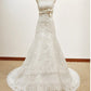 Empire Taille Weißes Spitzen-Hochzeitskleid Klassisches Brautkleid Ärmellos Hofzug mit Gürtel