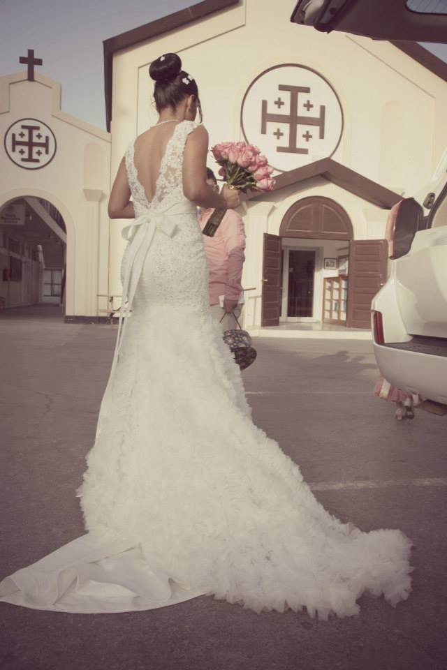 Robe de mariée glamour en dentelle organza de luxe, robe de mariée blanche avec traîne cathédrale et perles