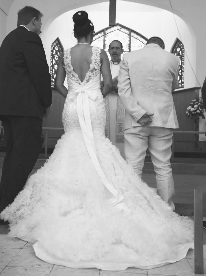 Robe de mariée glamour en dentelle organza de luxe, robe de mariée blanche avec traîne cathédrale et perles