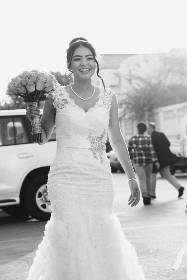 Robe de mariée glamour en dentelle organza de luxe, robe de mariée blanche avec traîne cathédrale et perles